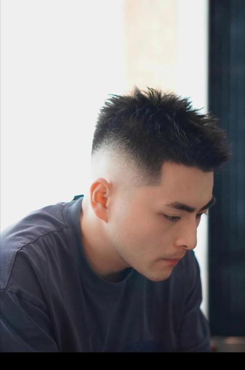 尖头适合什么发型男