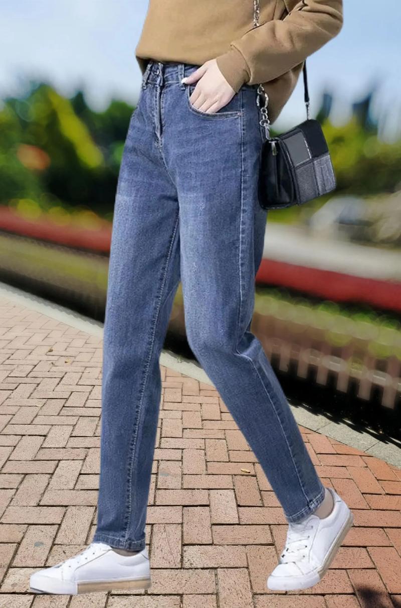 蓝色牛仔裤怎么搭配鞋