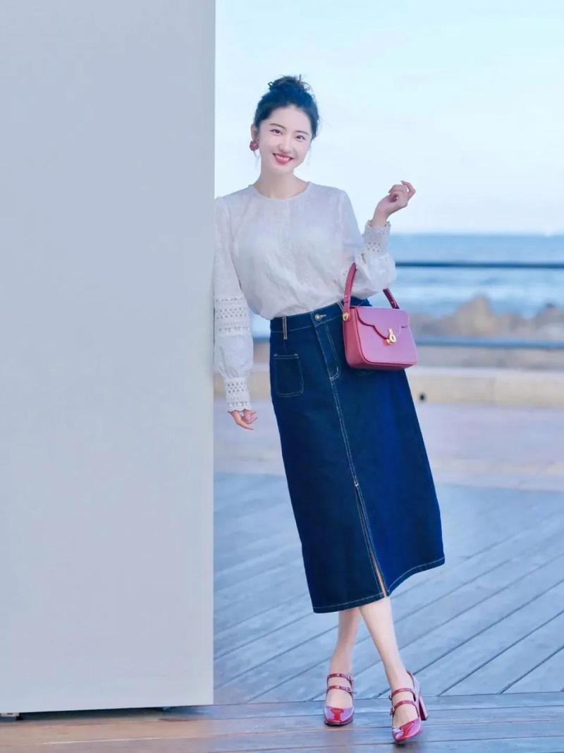 蓝色半身长期怎么搭配