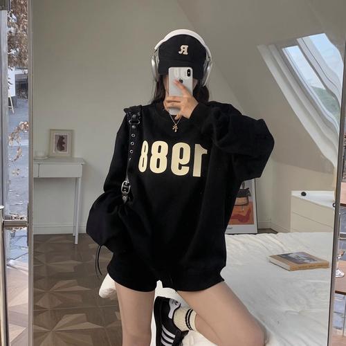 宽松圆领卫衣怎么搭配图片