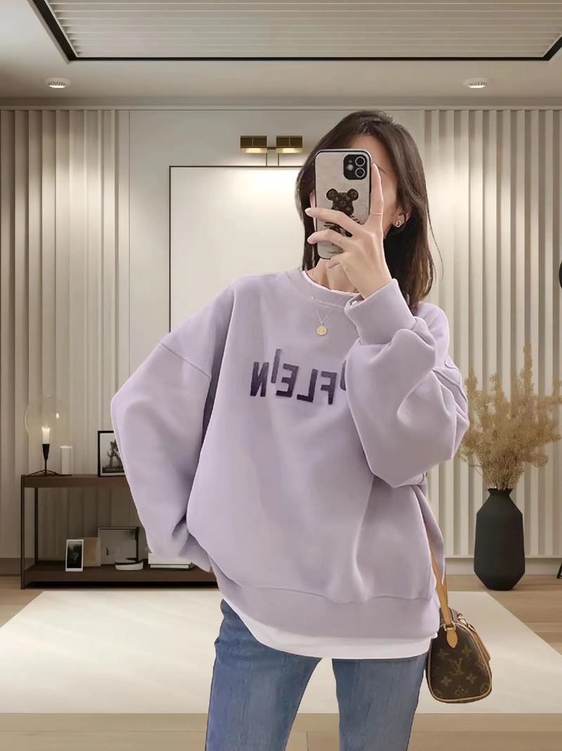 宽松圆领卫衣怎么搭配图片