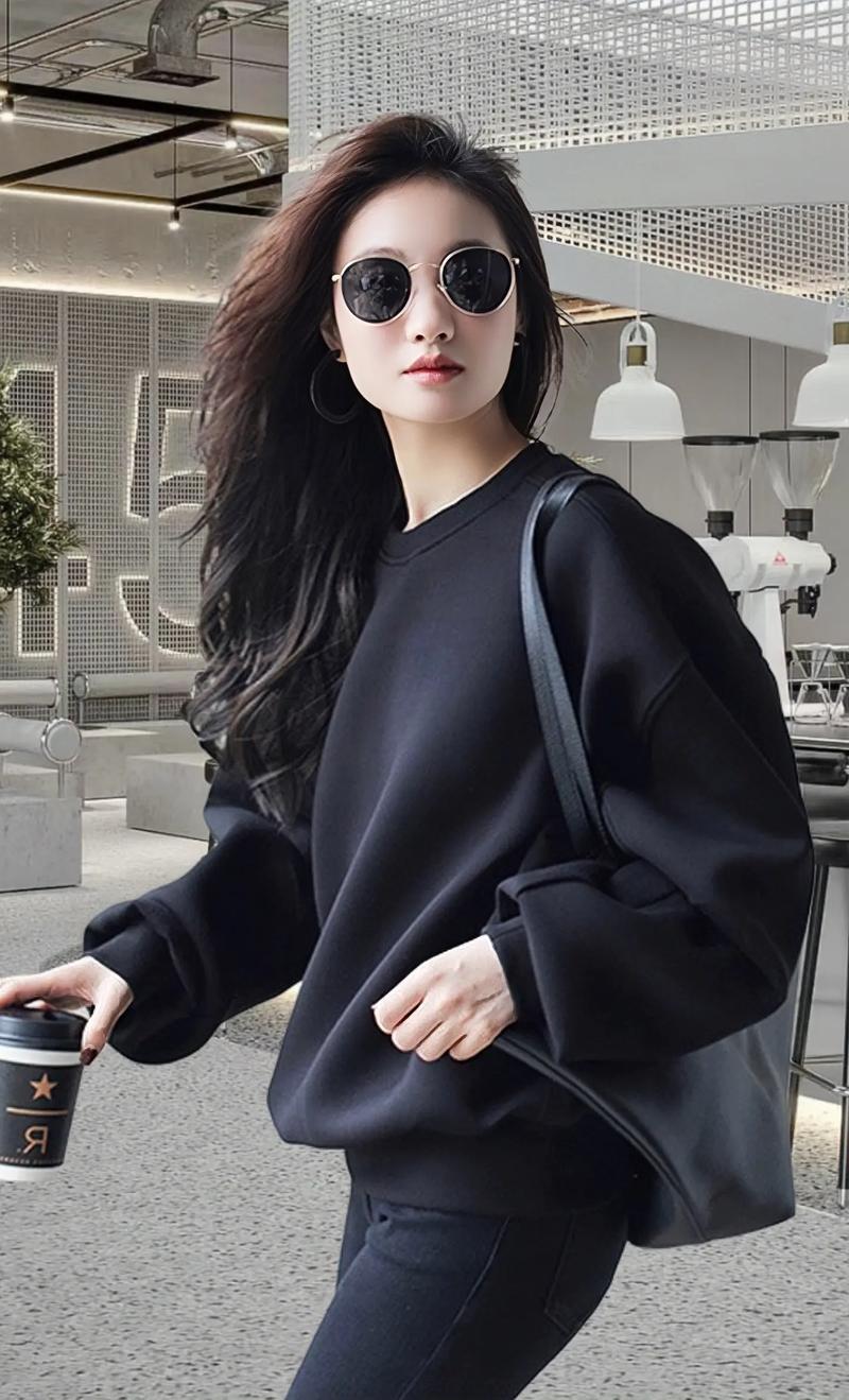 宽松圆领卫衣怎么搭配