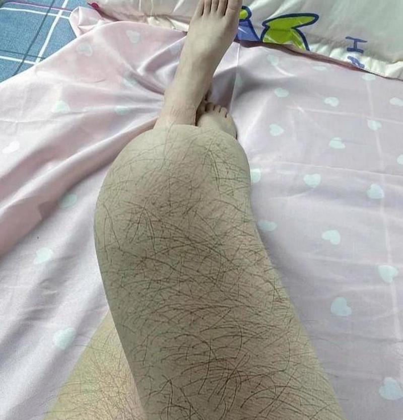 为什么女生会长腿毛
