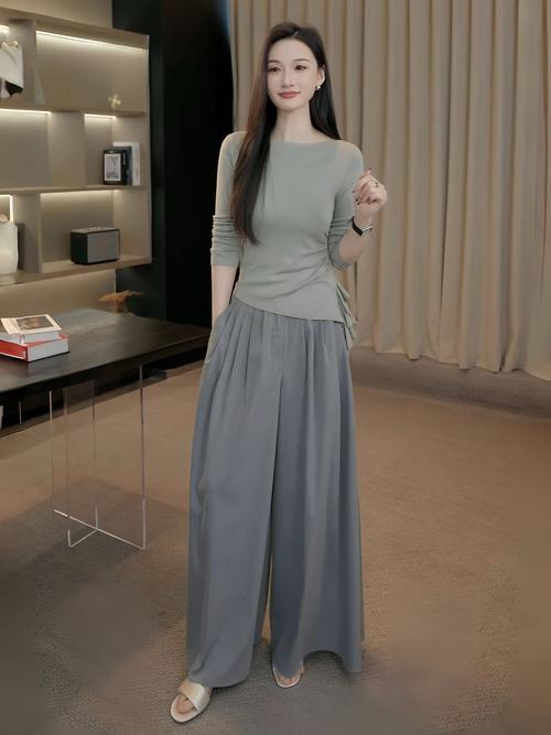 开叉衫怎么搭配