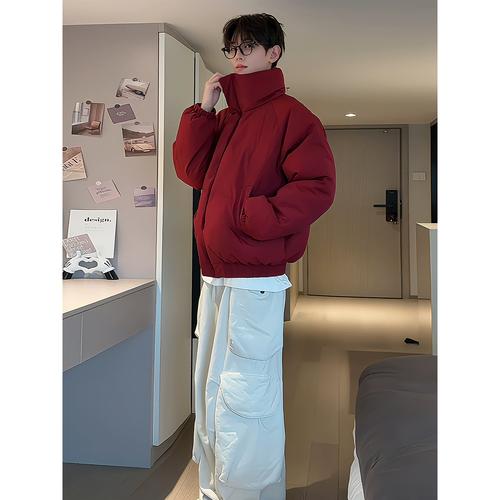 酒红色面包服怎么搭配