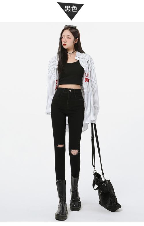 紧身破洞牛仔裤怎么搭配外套