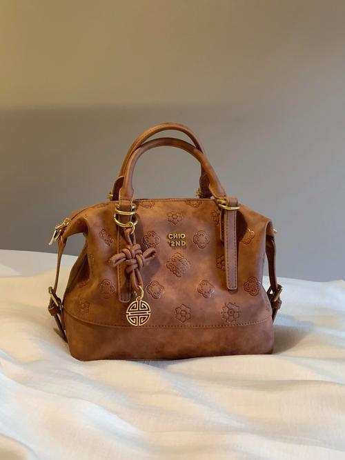 焦糖色的包怎么搭配