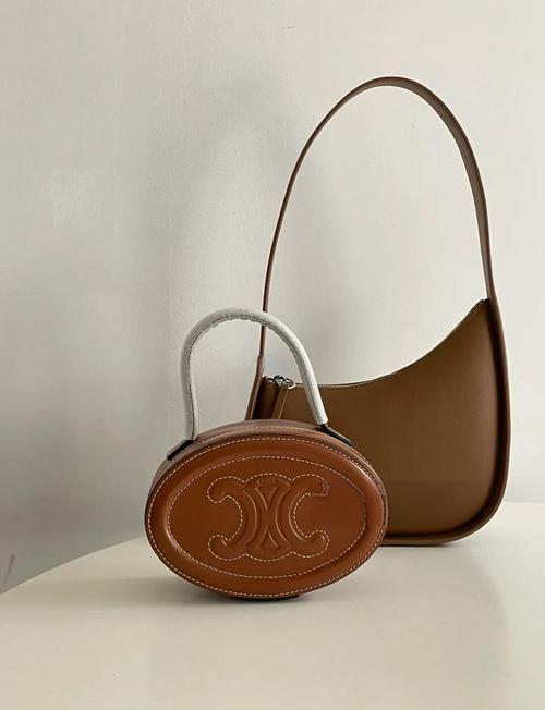 焦糖色的包怎么搭配