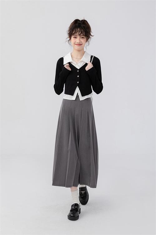 灰色百折裙怎么搭配图片大全