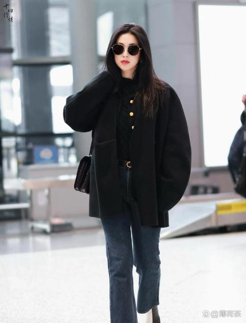 黑色包怎么搭配外套