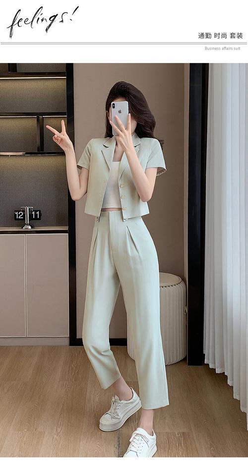 女士小西装短袖外套怎么搭配图片