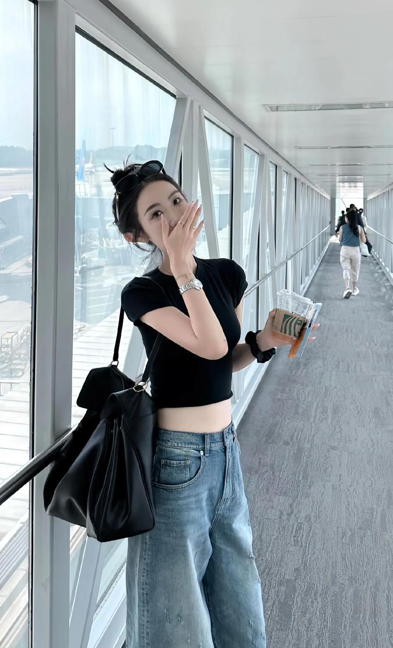 短阔的短袖怎么搭配图片