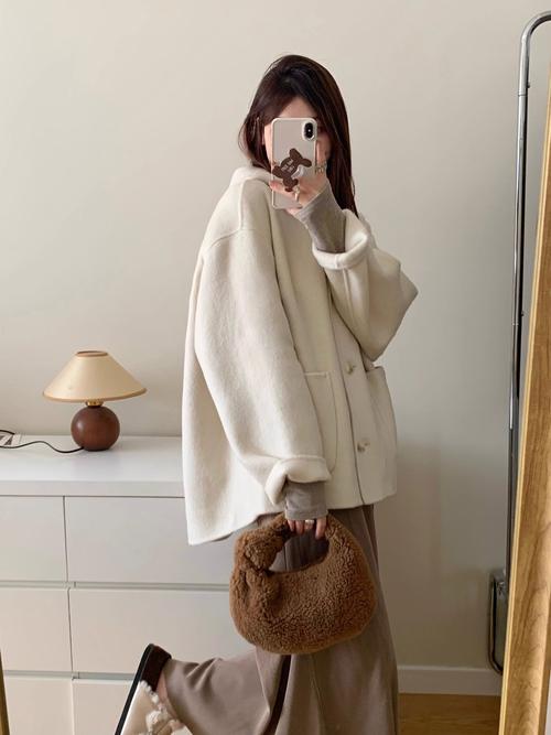 斗篷型毛呢大衣怎么搭配图片