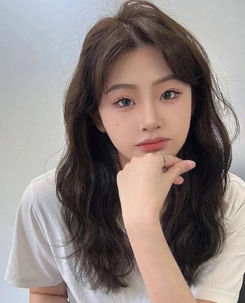 颚骨高适合什么发型