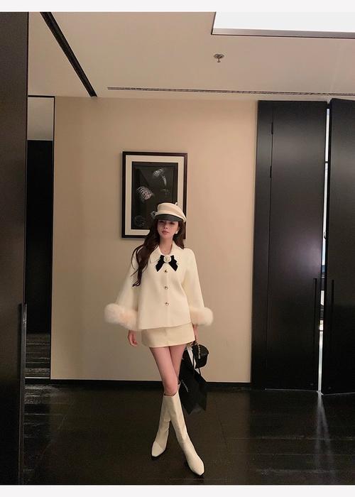 白色斗篷呢子怎么搭配