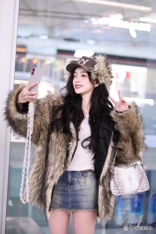带帽皮草大衣怎么搭配