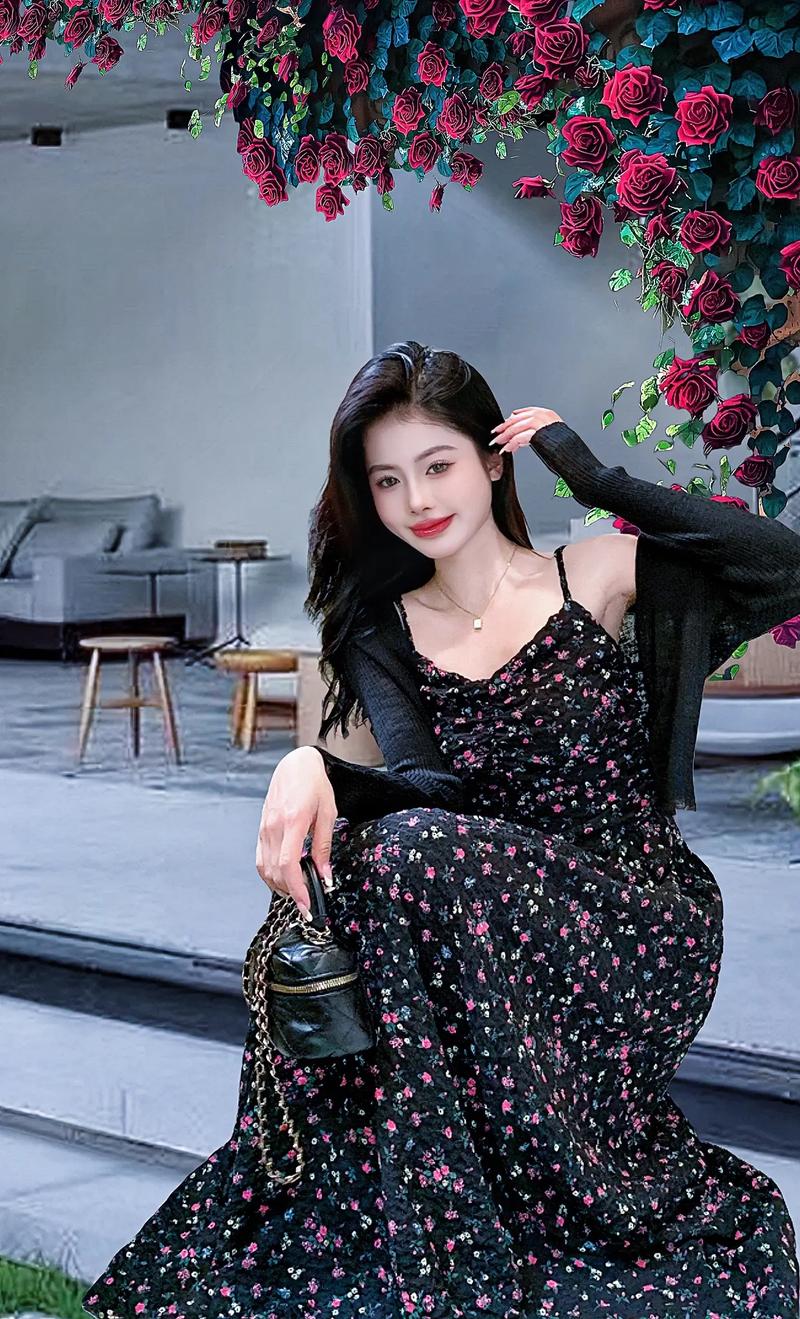 吊带连衣短裙怎么搭配外套