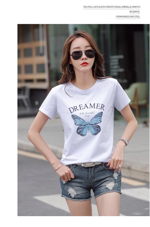 女生印花短袖t恤怎么搭配图片