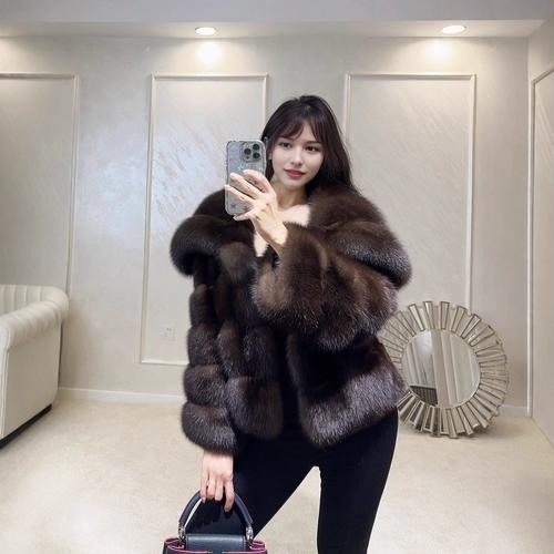 大衣皮草外套怎么搭配好看图片2025款