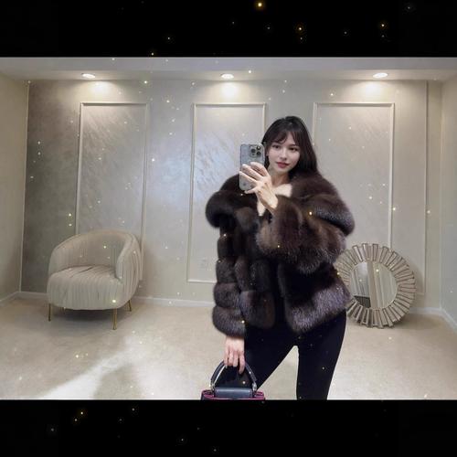 大衣皮草外套怎么搭配好看图片2025款