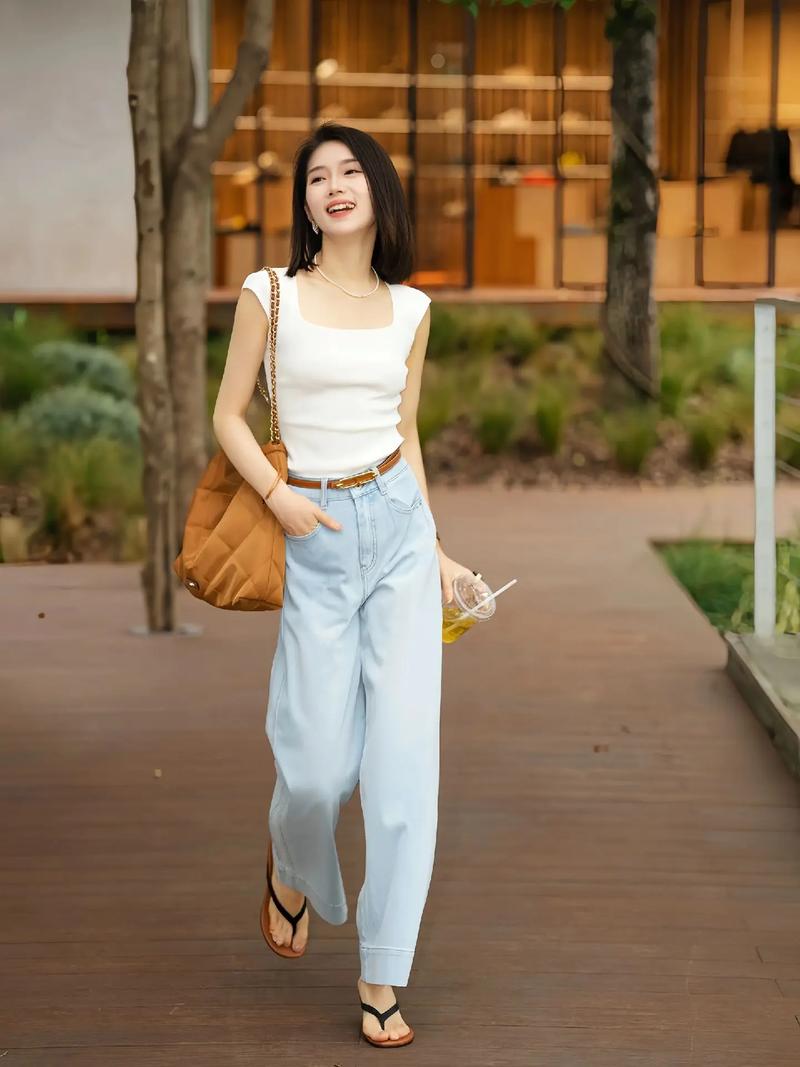 牛仔和白体恤搭配怎么说