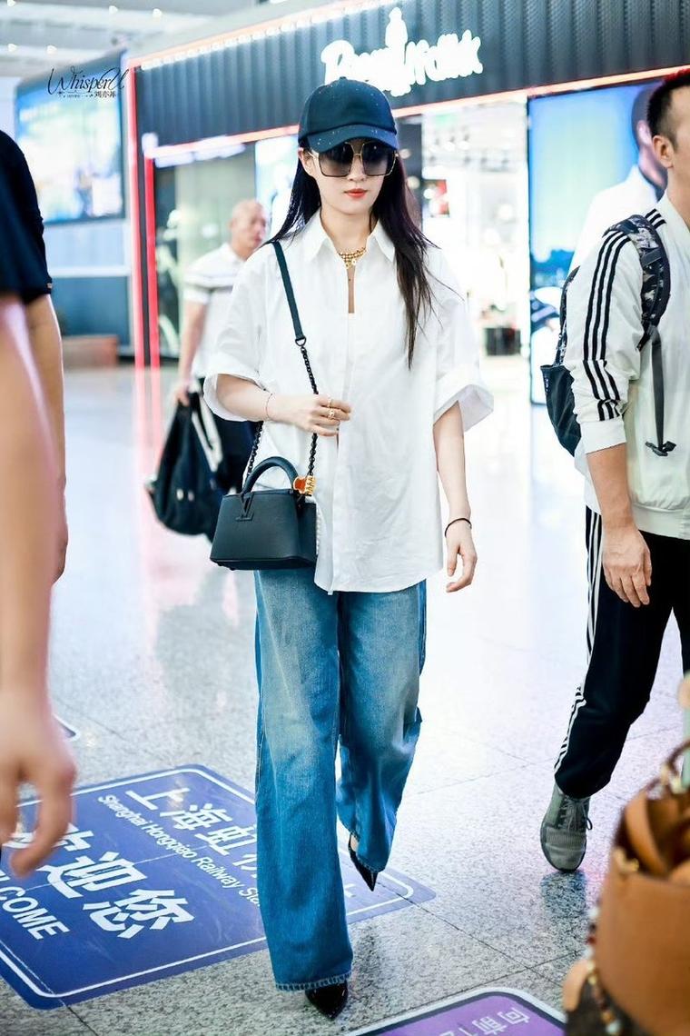 牛仔和白体恤搭配怎么说