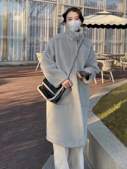 大衣皮草外套怎么搭配围巾好看吗