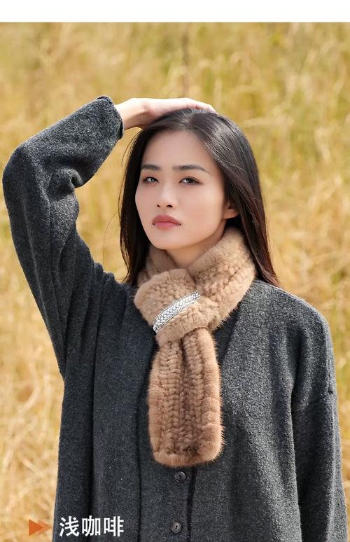 大衣皮草外套怎么搭配围巾好看吗