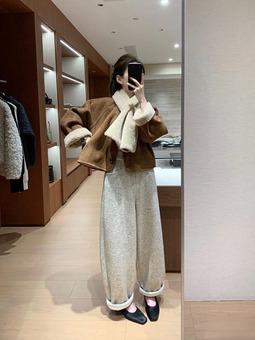 大衣皮草外套怎么搭配围巾好看吗