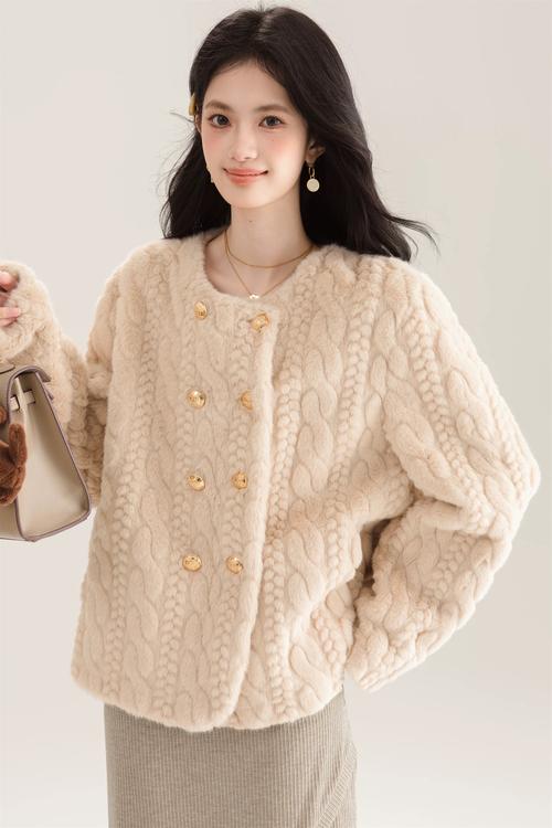 大衣皮草外套怎么搭配好看图片2025