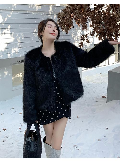 大衣皮草外套怎么搭配好看图片2025