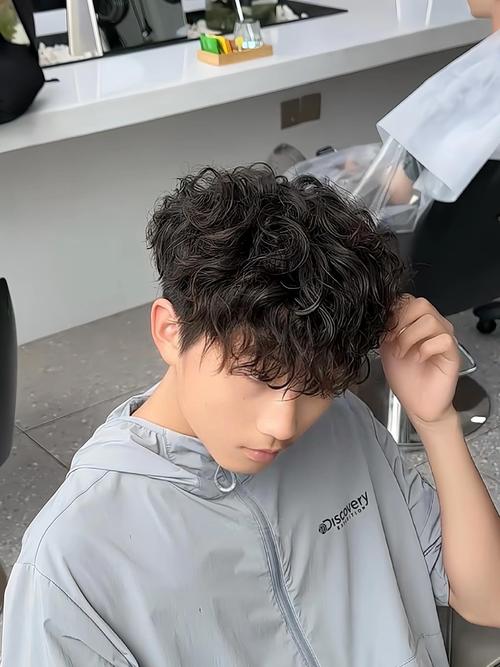 自然卷男生适合什么发型