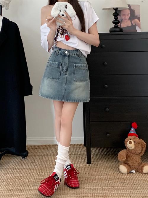 胖人短牛仔裙怎么搭配图片图库