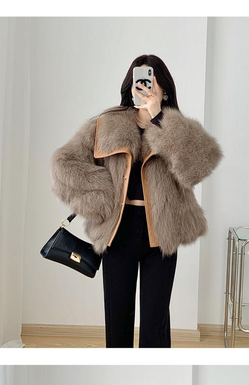 大衣皮草外套怎么搭配围巾好看