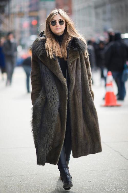 大衣皮草外套怎么搭配好看吗