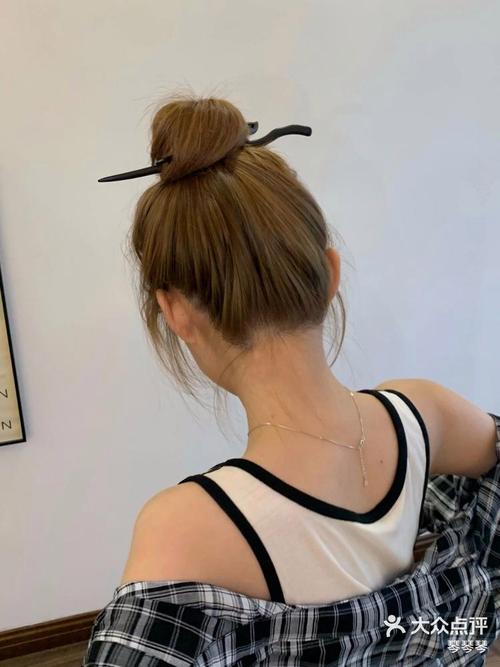 盘丸子头怎么搭配好看图片大全集