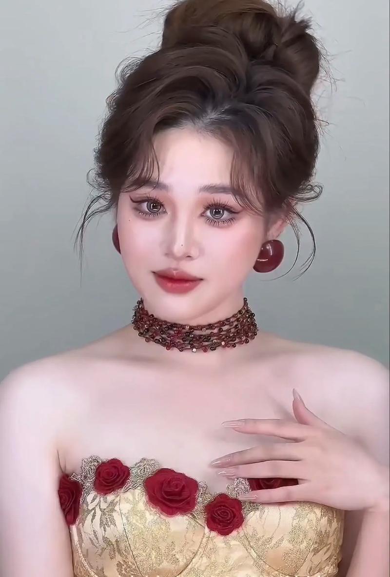 盘丸子头怎么搭配好看图片大全集