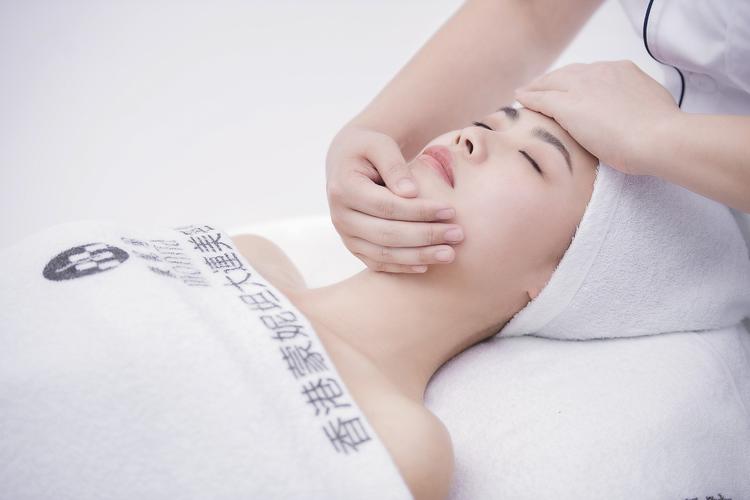 最新美容脸部按摩手法