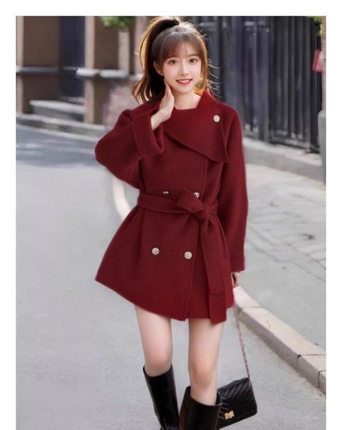 大红色妮子大衣怎么搭配围巾好看吗