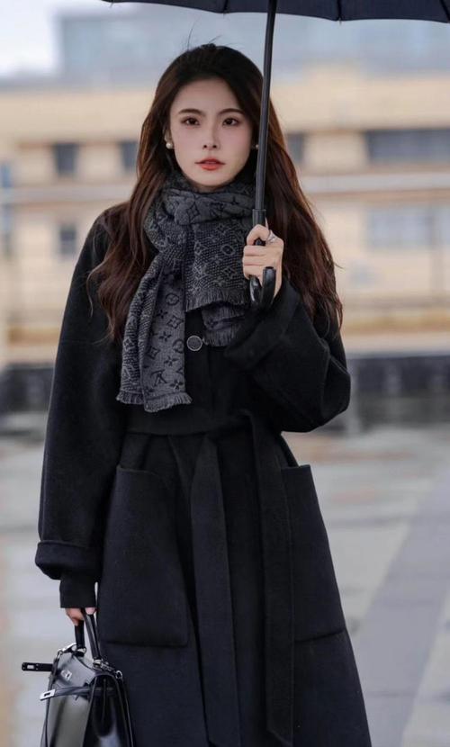 黑色围巾搭配什么衣服