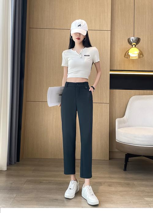 9分西裤可以怎么搭配衣服