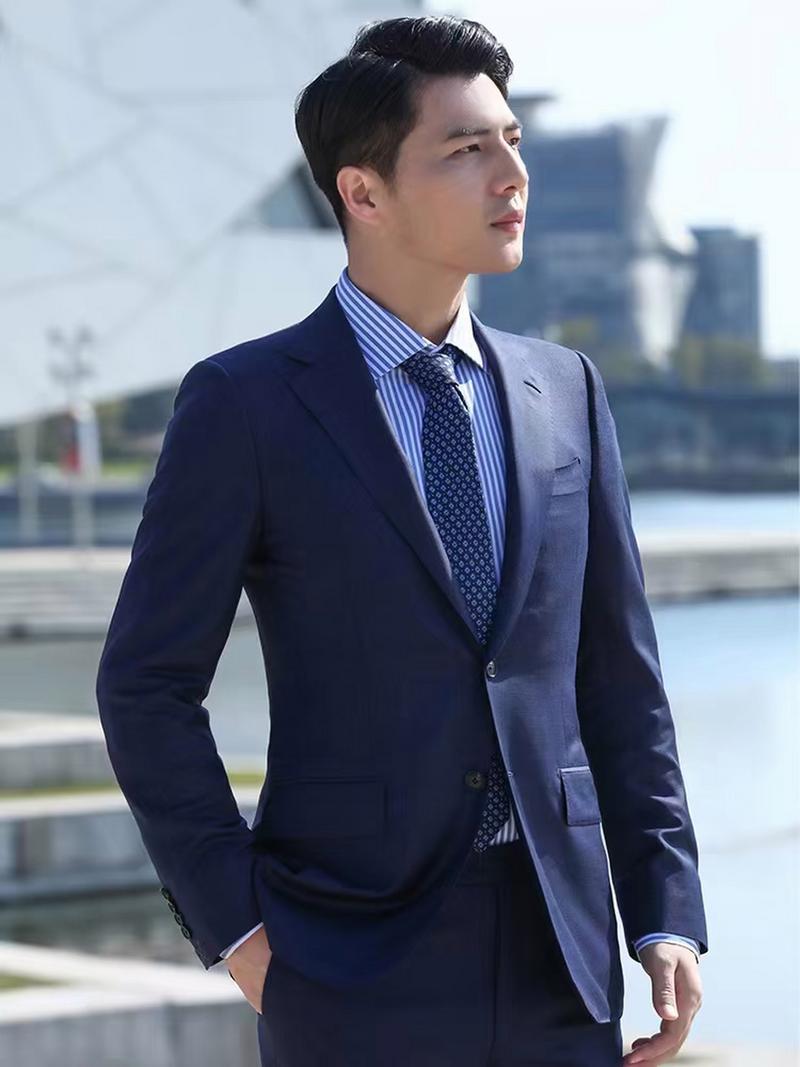 蓝西装配什么领带