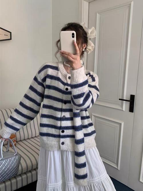 毛衣大衣外套怎么搭配围巾好看图片