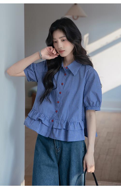 夏季蓝色格子衬衫怎么搭配