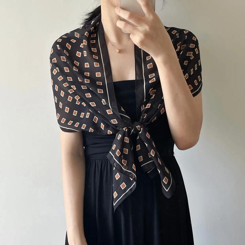 长丝巾夏天怎么搭配