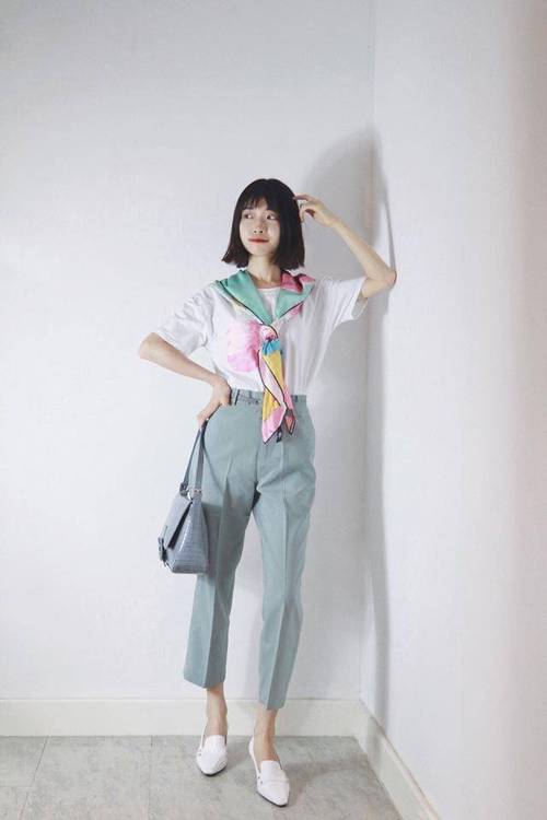 长丝巾夏天怎么搭配