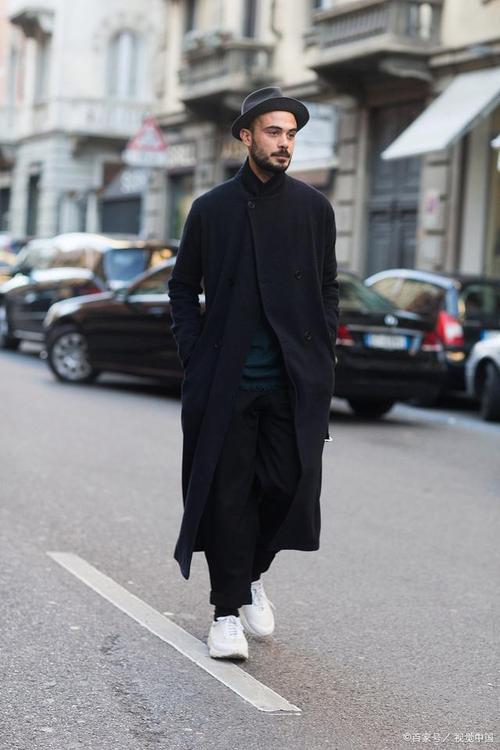 长款的男士黑色大衣怎么搭配什么裤子好看