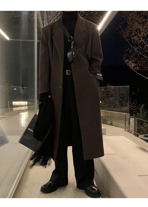 长款的男士黑色大衣怎么搭配什么裤子好看