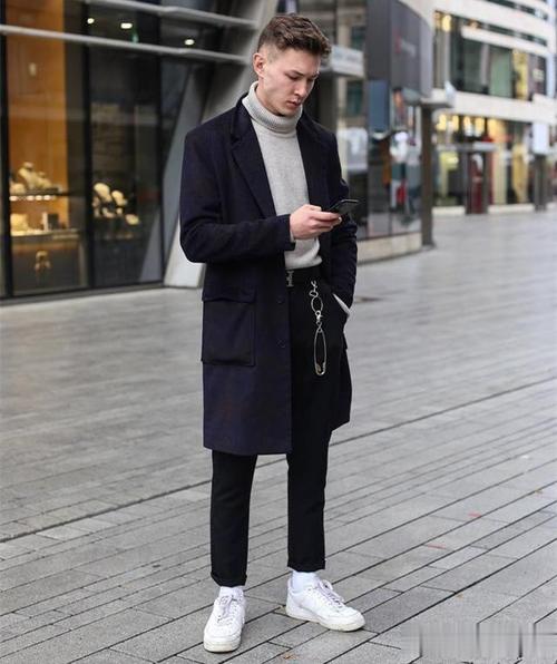 长款的男士黑色大衣怎么搭配好看