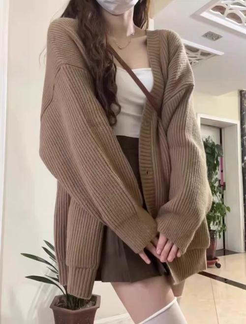 毛衣大衣外套怎么搭配